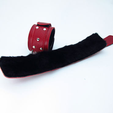 BDSM Арсенал кожаные наручники с натуральным мехом, красные - Фиксируются при помощи липучек - купить в секс шопе