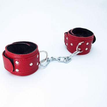 BDSM Арсенал кожаные наручники с натуральным мехом, красные, Фиксируются при помощи липучек