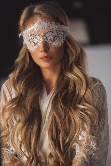 5 senses Маска с наручниками, бело-молочный - Сексуальная одежда для дома - купить в секс шопе