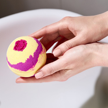 Бомбочка для ванны Oomph Королевская особа, 185 гр - фото, отзывы