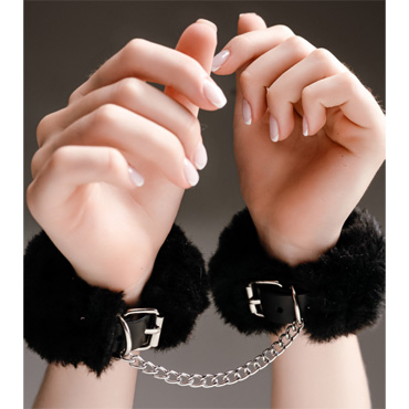Точка Любви Наручники на цепи с меховой опушкой, черные