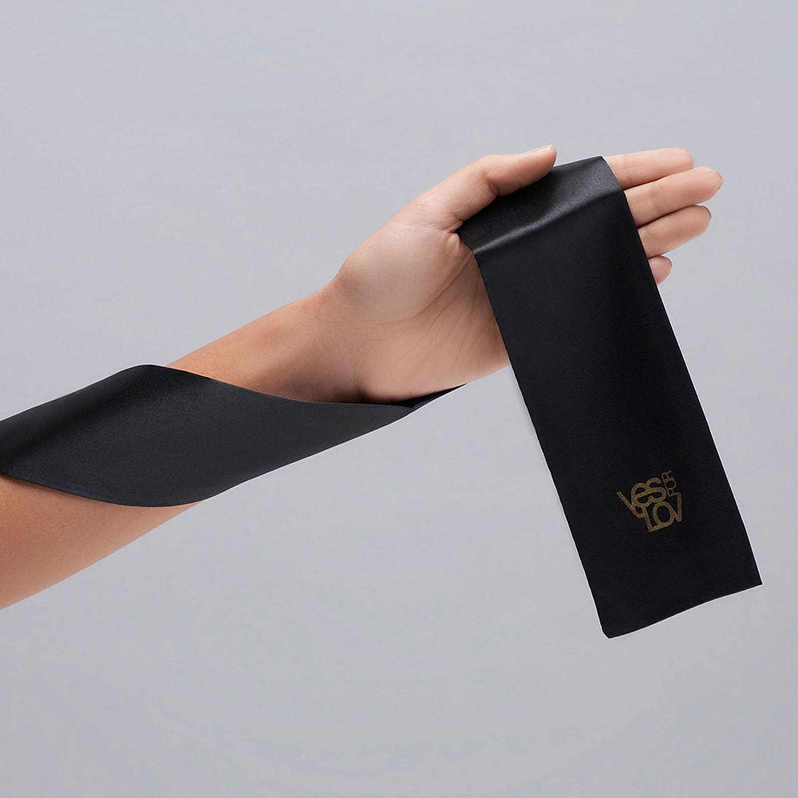 YESforLOV Black Satin Blindfold, черная — фото 2