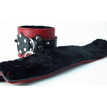 BDSM Арсенал кожаные наручники с натуральным мехом и пряжкой, красно-черные - фото, отзывы