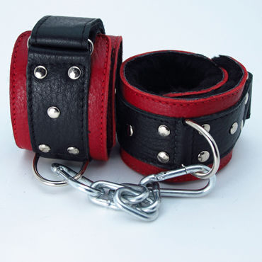 BDSM Арсенал кожаные наручники с натуральным мехом, красно-черные