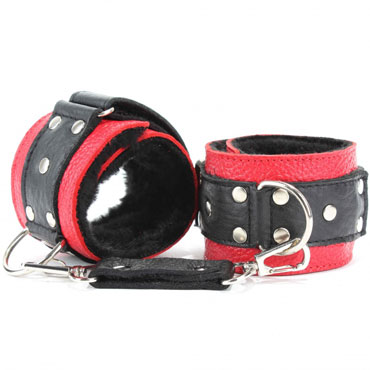 BDSM Арсенал Наручники с мехом, черно-красные