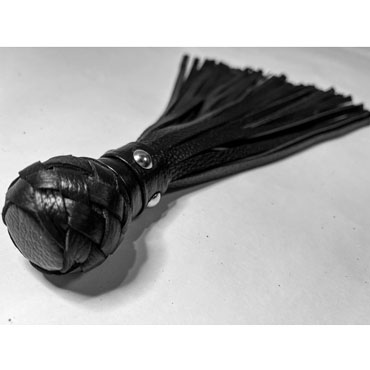 BDSM Арсенал Плеть Генитальная из натуральной кожи, черная, С ручкой в виде шара