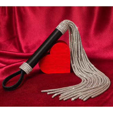 BDSM Арсенал Плеть стразовая с кожаной ручкой - 22 хвост, длина 55 см - купить в секс шопе